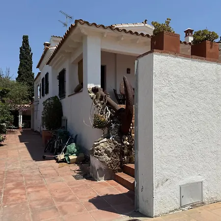 بيت للعطل Agi El Xalet